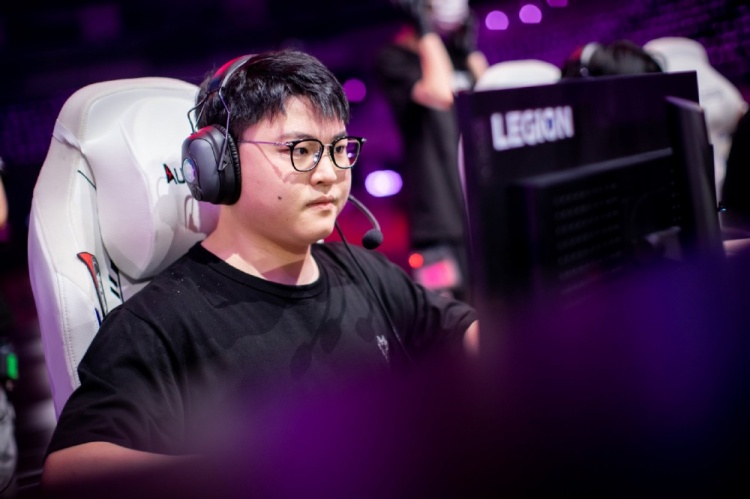 Uzi官方宣布出色发挥新规，曼联引发争议！气势如虹延续(uzi复出被官方叫停)-九游体育官网